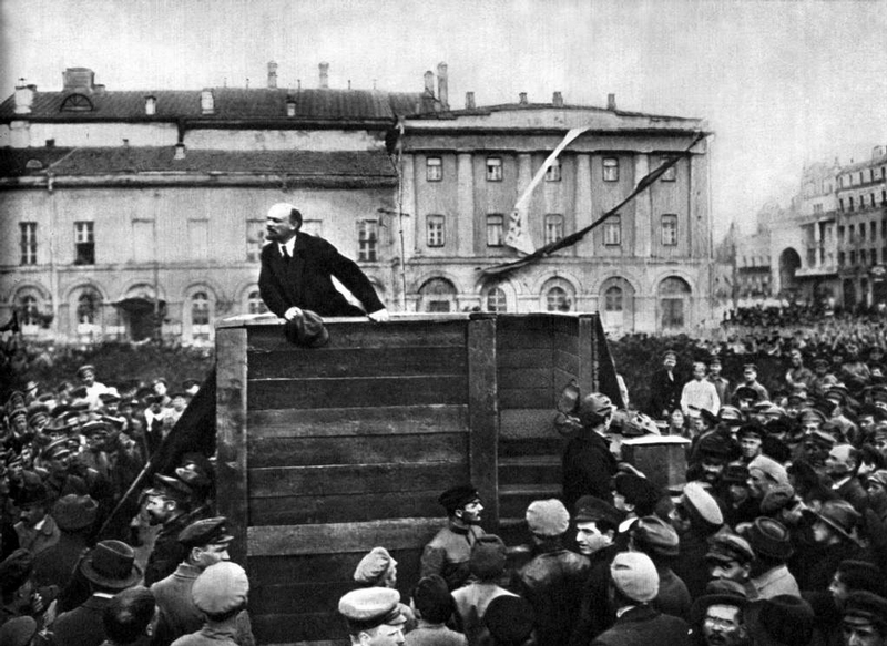 Iconic image of Lenin on Theatre Square in 1920
